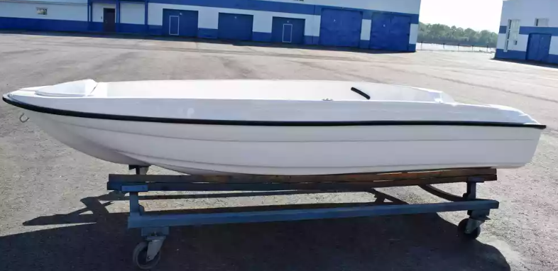 Стеклопластиковая лодка Пингвин (тримаран) в Ангарске