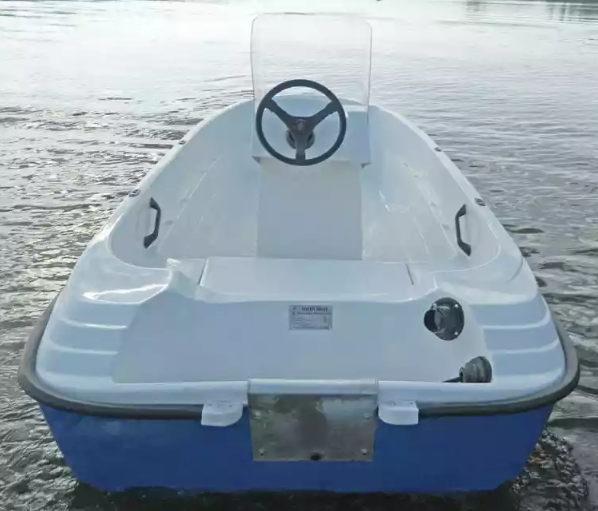 Стеклопластиковая лодка Пингвин с консолью (тримаран) в Ангарске