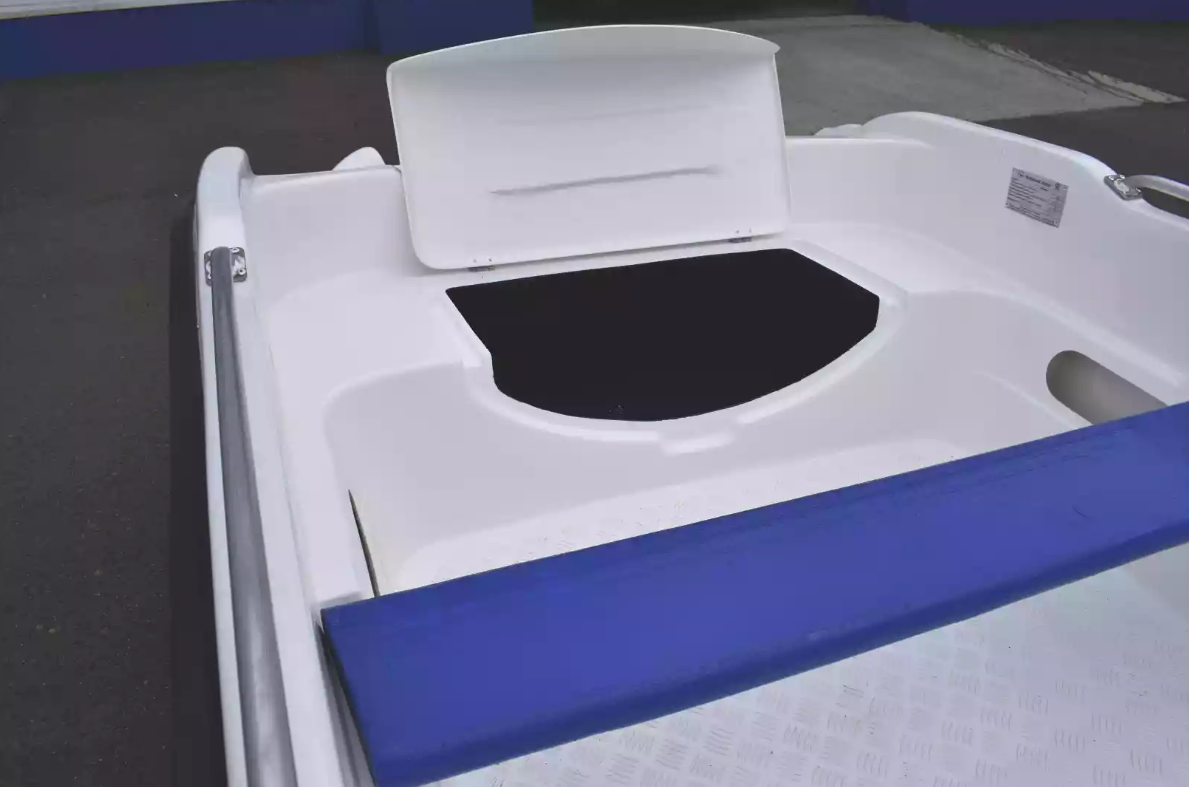 Стеклопластиковая лодка Пингвин New (тримаран) в Ангарске