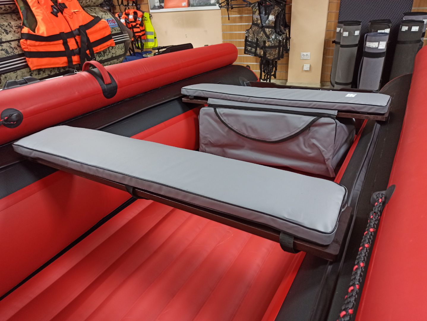 КОМПЛЕКТ МЯГКИХ НАКЛАДОК С СУМКОЙ ДЛЯ ЛОДОК 90Х20 СЕРЫЙ в Ангарске