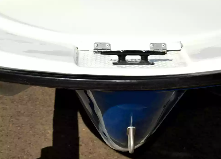 Стеклопластиковая лодка Пингвин с консолью (тримаран) в Ангарске