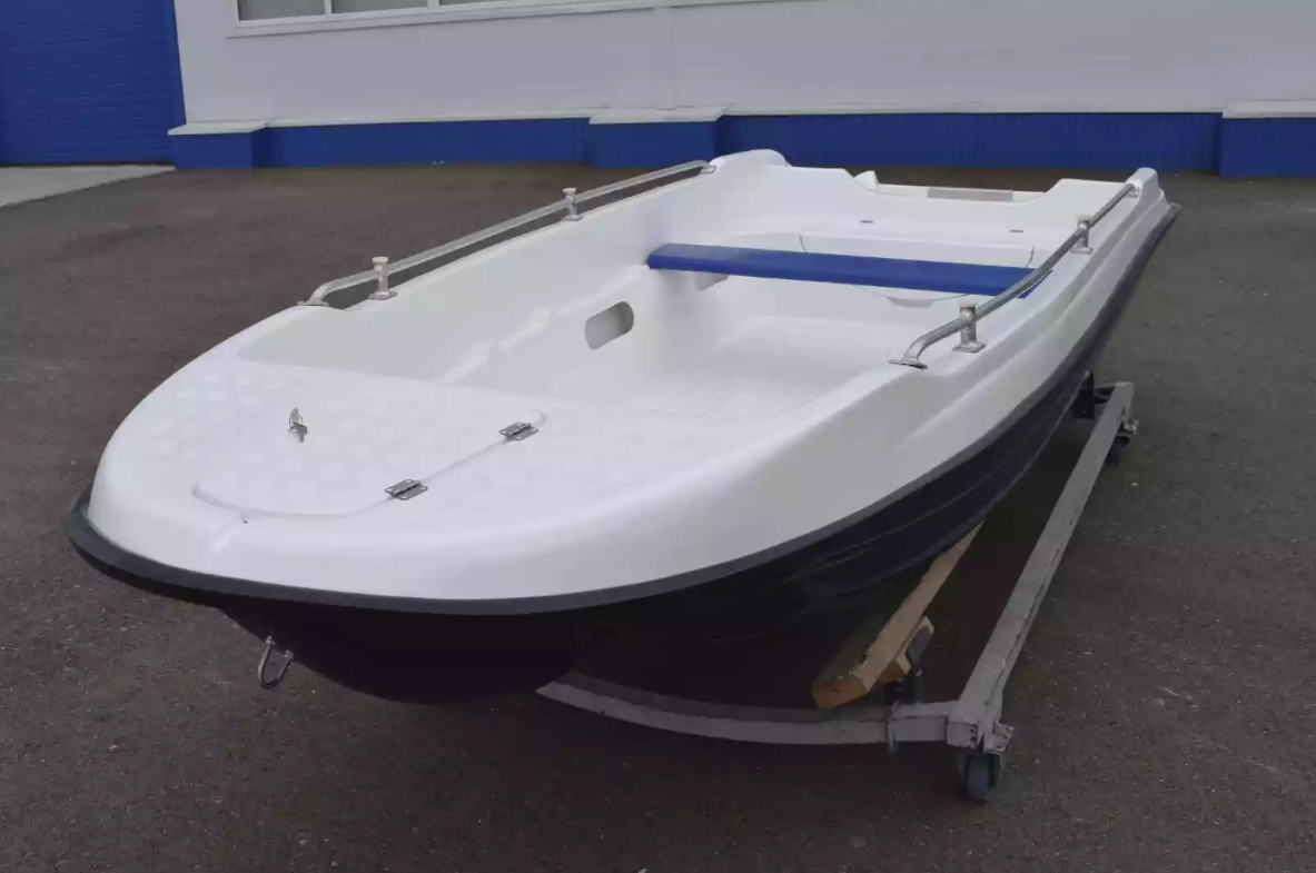 Стеклопластиковая лодка Пингвин New (тримаран) в Ангарске