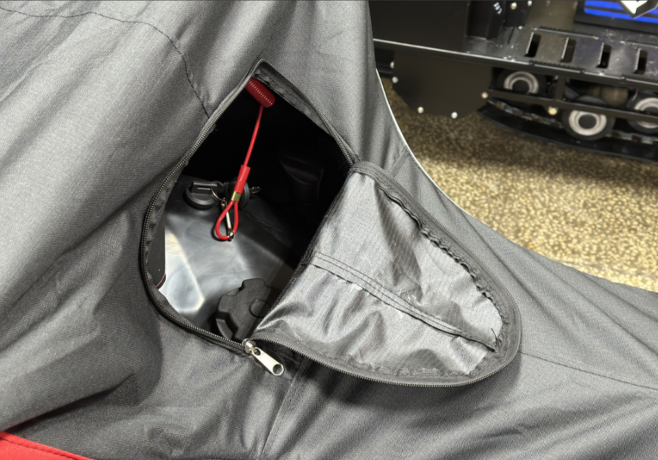 Чехол транспорт. снегохода IKUDZO HUNTER черно-красный Оксфорд ПРЕМИУМ качества с лого IKUDZO в Ангарске