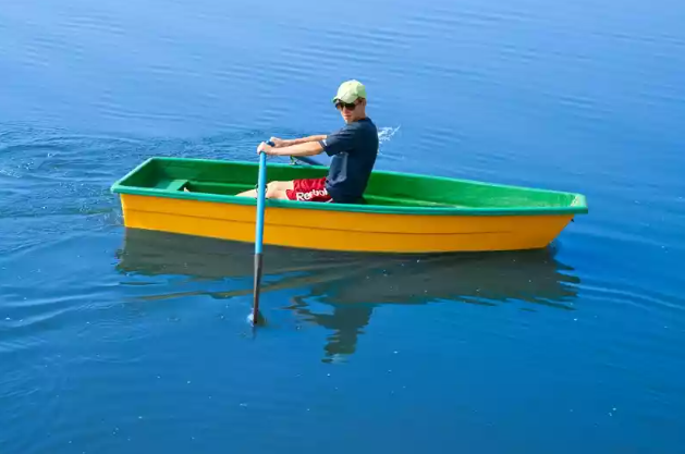 Стеклопластиковая лодка Малютка в Ангарске