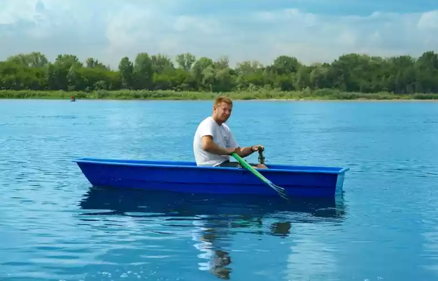 Стеклопластиковая лодка Малютка в Ангарске