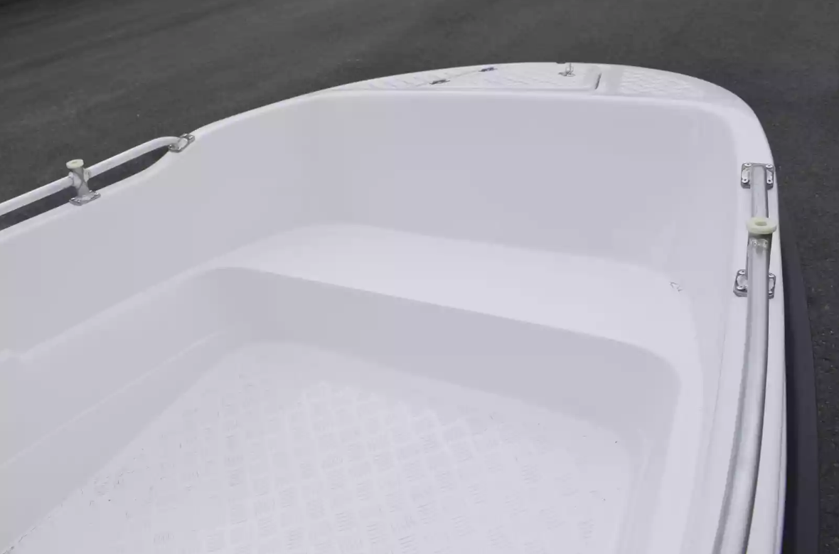 Стеклопластиковая лодка Пингвин New (тримаран) в Ангарске