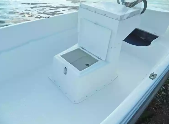 Стеклопластиковая лодка Пингвин с консолью (тримаран) в Ангарске