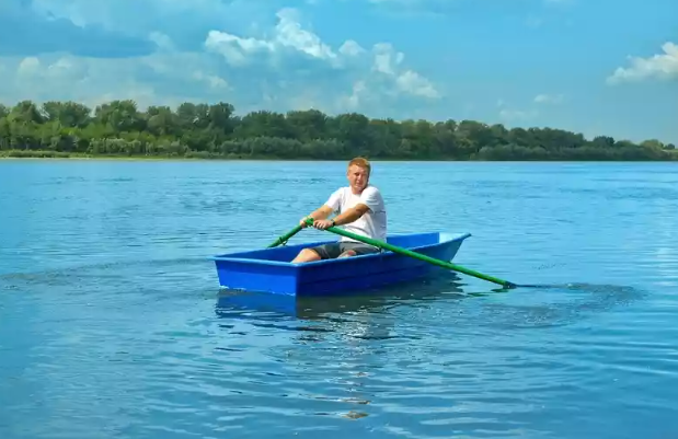 Стеклопластиковая лодка Малютка в Ангарске