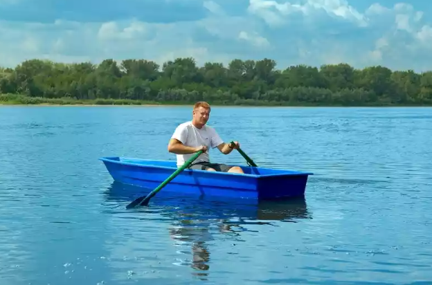 Стеклопластиковая лодка Малютка в Ангарске
