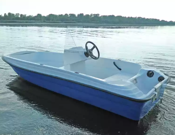 Стеклопластиковая лодка Пингвин с консолью (тримаран) в Ангарске