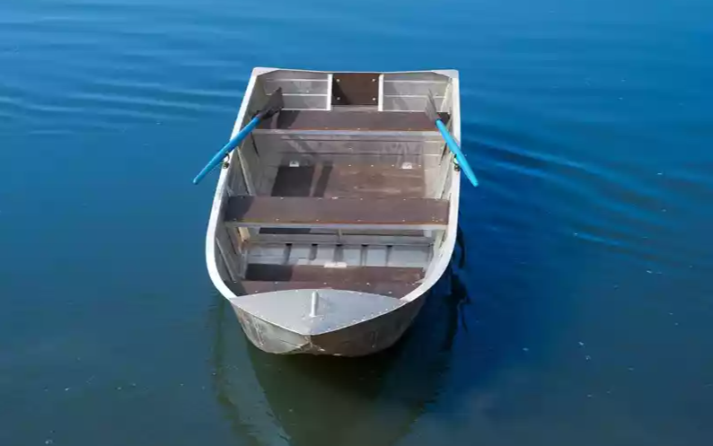 Алюминиевая лодка Вятка-Профи 37 в Ангарске