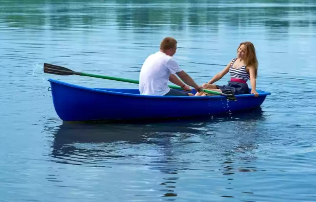 Стеклопластиковая лодка Дельфин в Ангарске